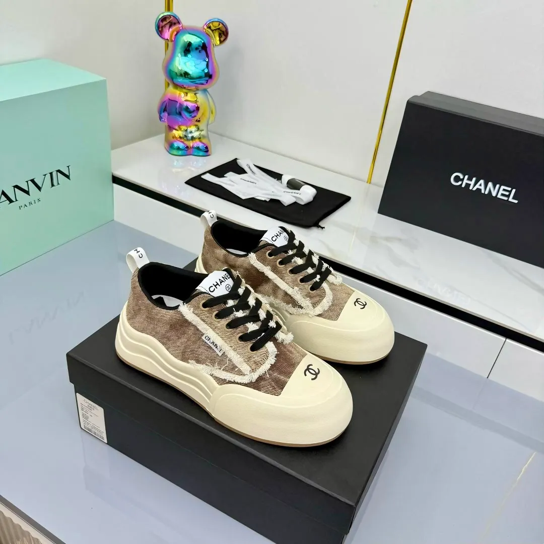 👟👟Ex-factory price 600👟👟 Chanel bread shoes ~ original calfskin panda shoes Chanel 25C latest hot style panda black and white sports shoes casual sneakers Xiaoxiang hot item classic black and white panda color coco girls must pay Fabric: original custom mixed sheepskin lining: original imported breathable mesh lining outsole: Original molded rubber + TPU combination Size: Women's 35-41 Buy now👉